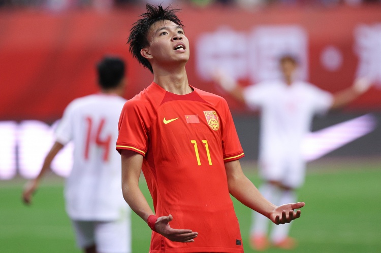 足球報：張玉寧、塞爾吉尼奧位置穩固，王鈺棟大概率首發