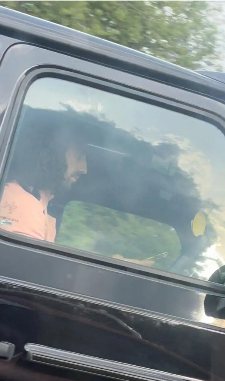 罰200英鎊、駕照扣6分！庫庫雷利亞被拍到開車看手機
