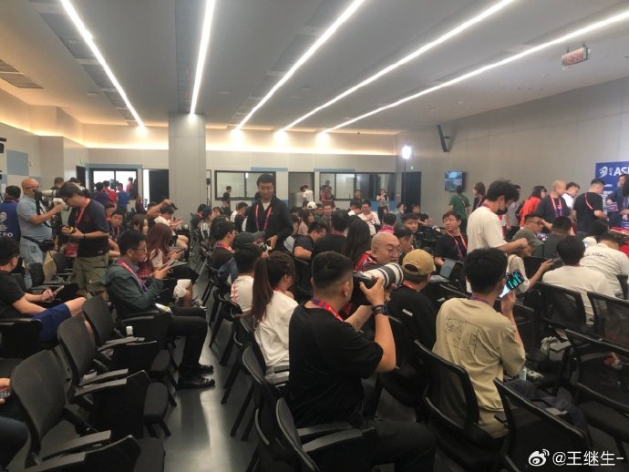 18強賽收官戰！記者：國足賽前發布會媒體記者還是不少