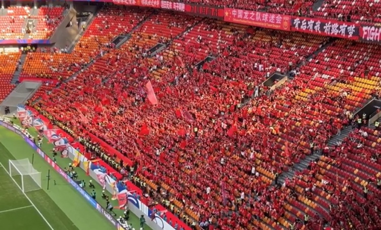 博主曬國(guó)足收官戰(zhàn)現(xiàn)場(chǎng)情況：王鈺棟、劉誠(chéng)宇、汪士欽提前進(jìn)場(chǎng)