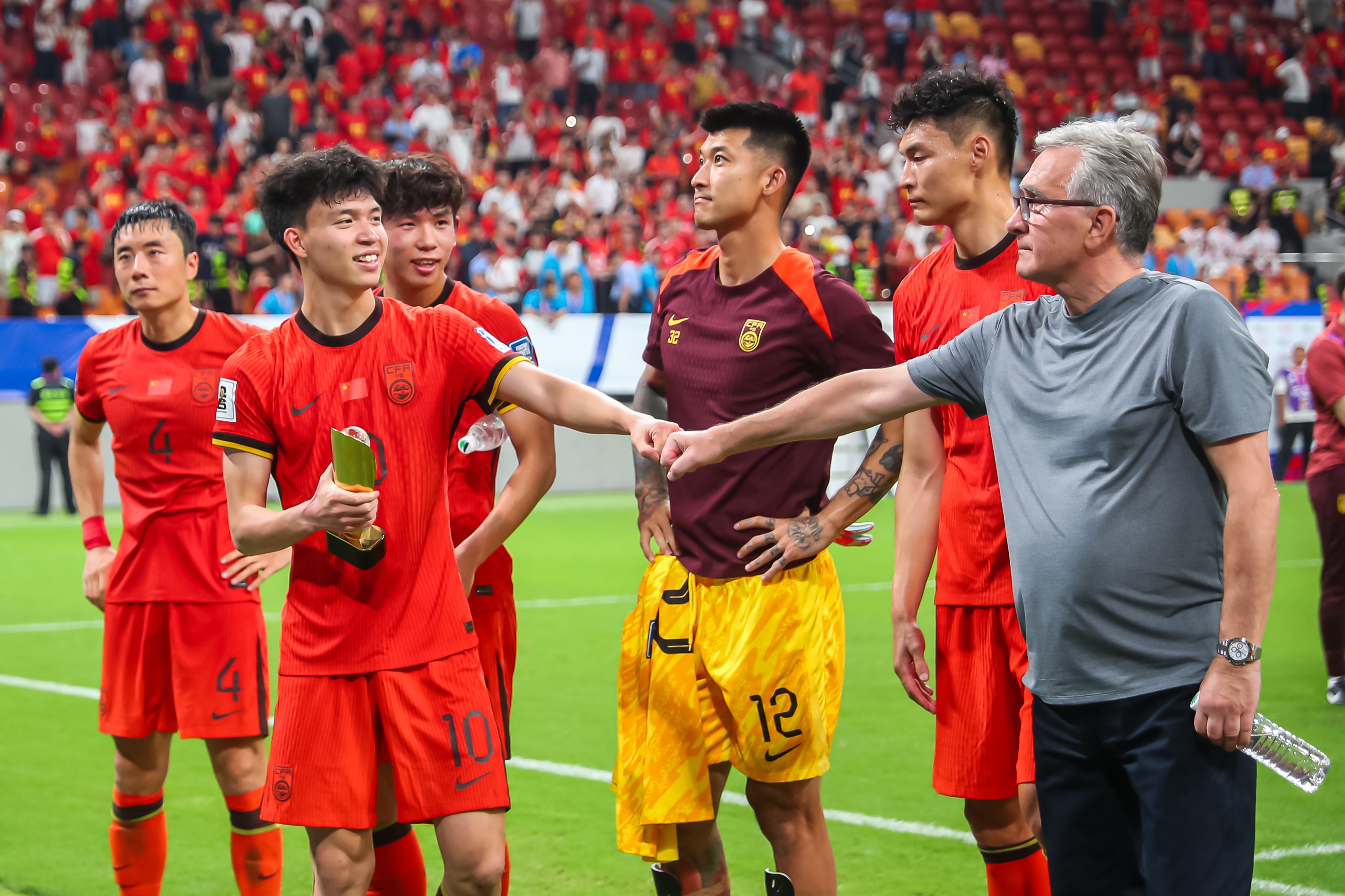 王鈺棟成為國足第215位&第4年輕進球球員，侯永永成為第667位國腳