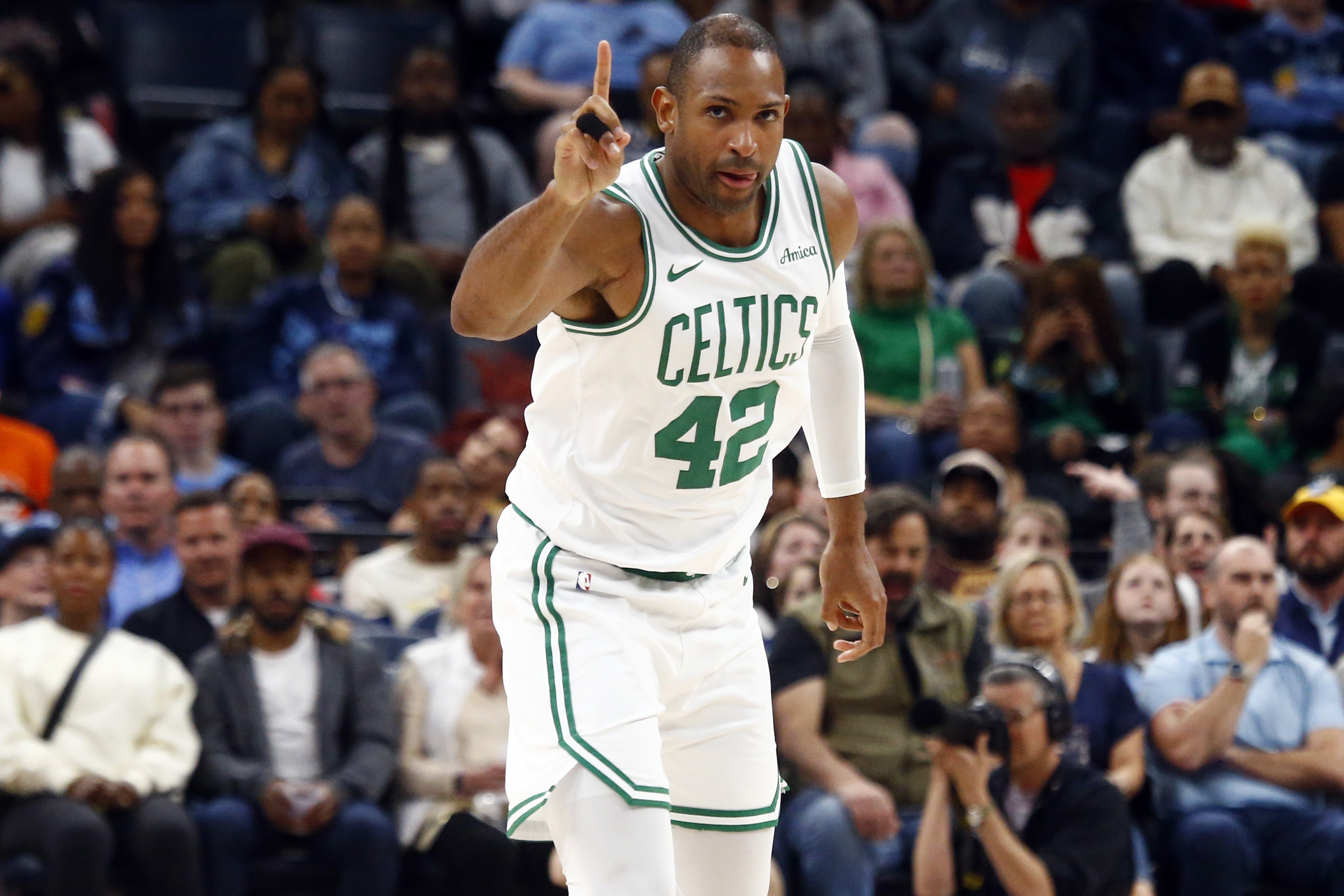 美記：若瓦蘭最終離開NBA 掘金將成為勇士追逐霍福德的一大威脅