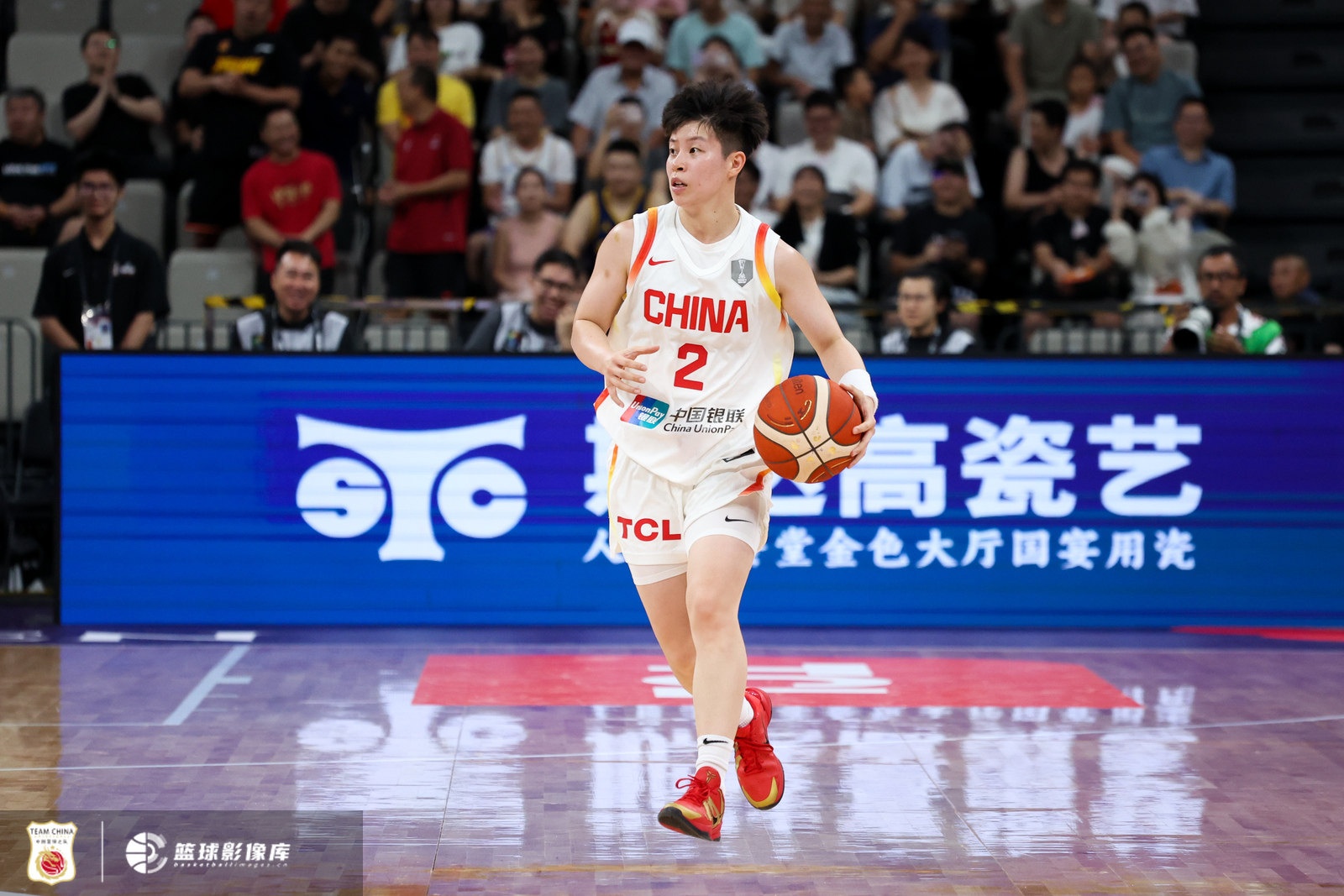 穿針引線！李緣首發(fā)出戰(zhàn)16分鐘 得7分3籃板6助攻