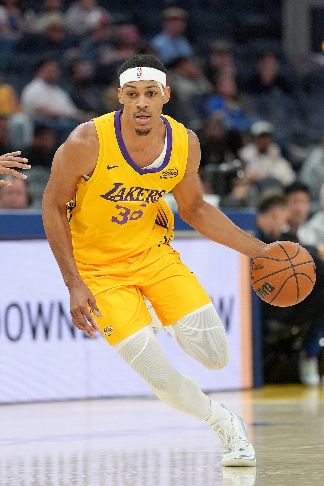 ??美記：貝茲利的傷勢看起來不妙 他的亮眼表現配得上重返NBA