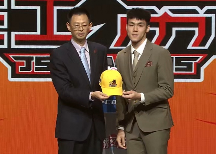 ??探花水不了？2025CBA選秀大會：江蘇用探花簽選中龐崢麟