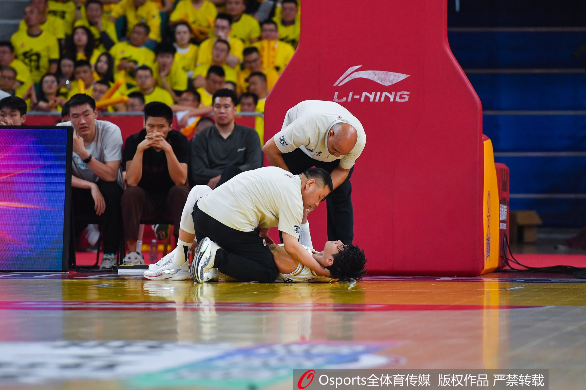 傷病難阻追夢！上賽季CBA半決賽中曾凡博遭遇腰椎左側橫突骨折