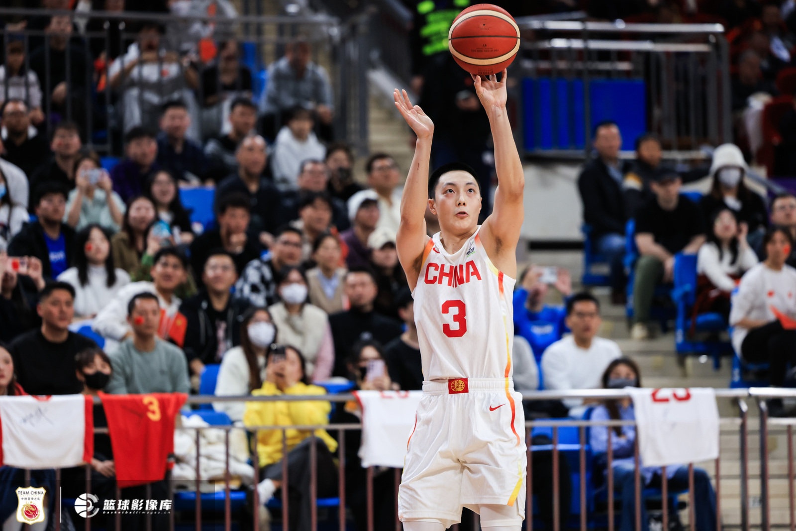 媒體人：胡明軒登場30分鐘僅2分 作為經驗豐富后衛的確不合適