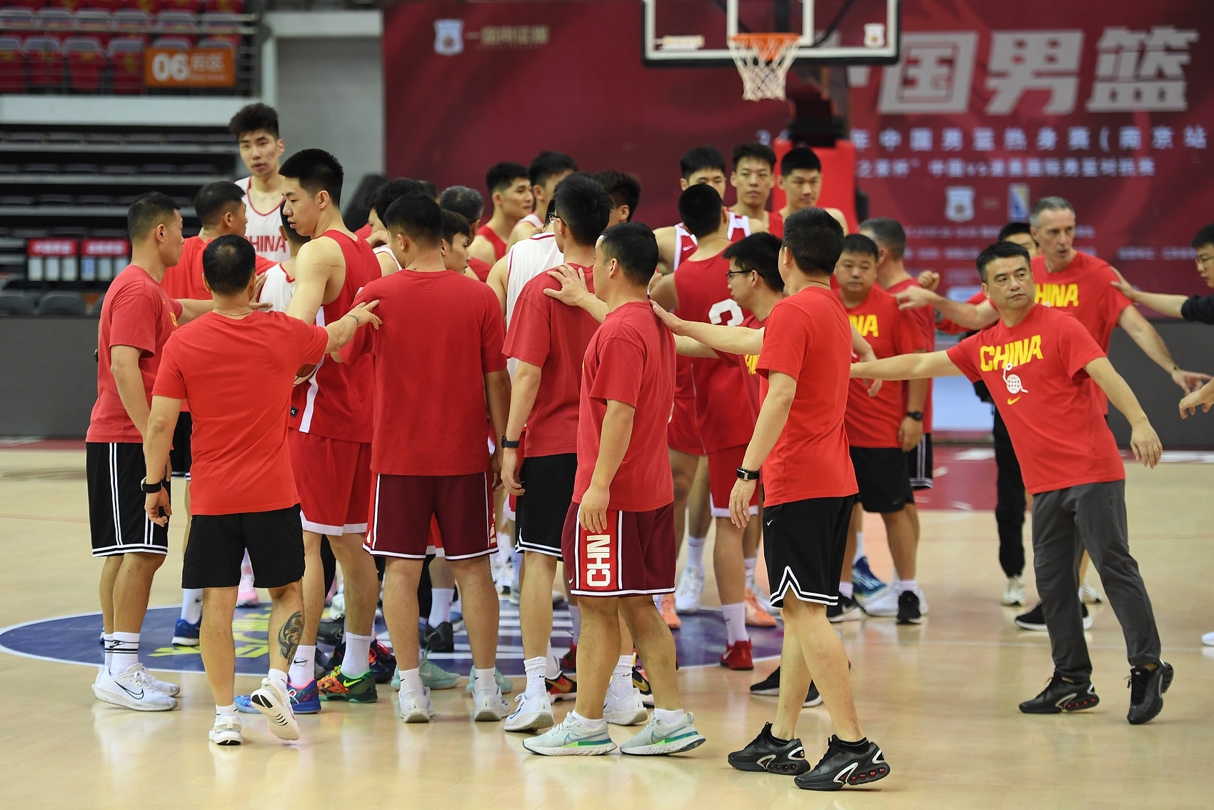 中國(guó)男籃亞洲杯小組賽總結(jié)：驚喜的三分，驚嚇的板凳