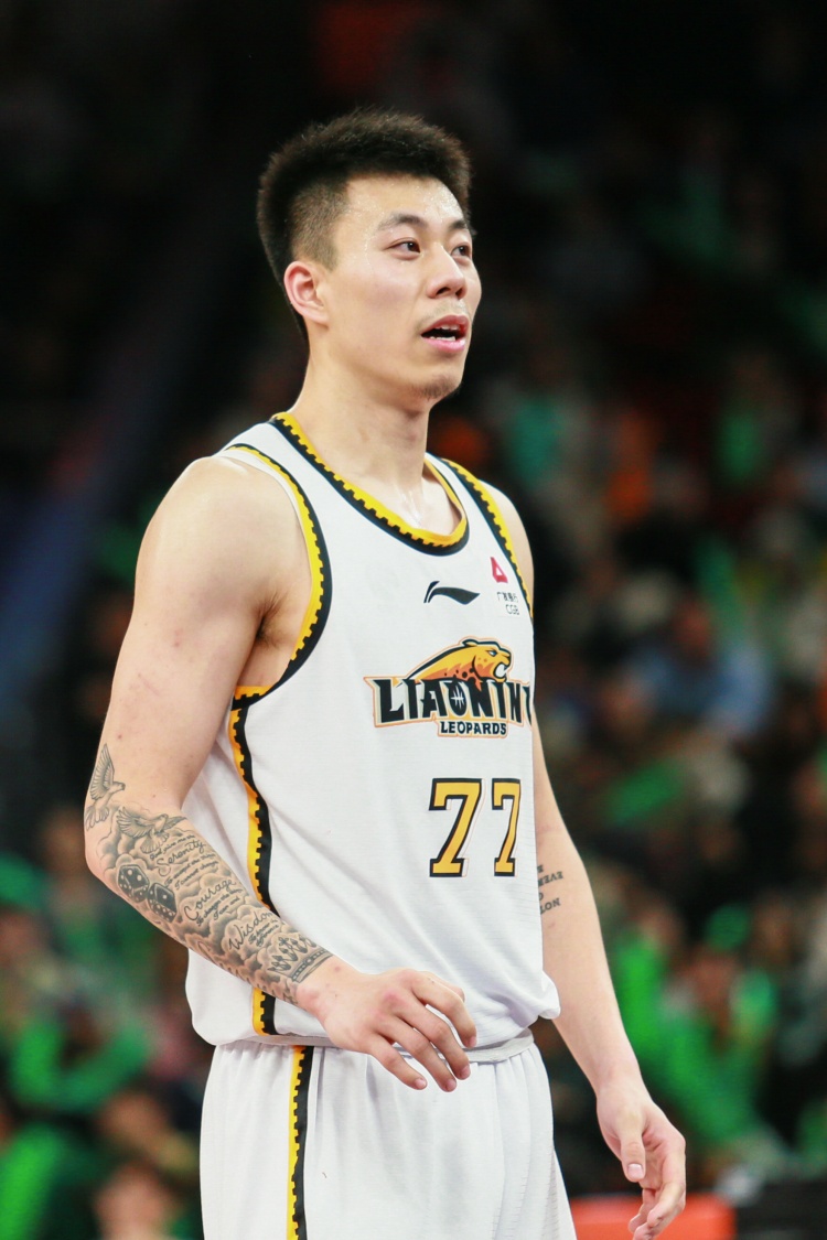 媒體人：因為CBA的合同制度完善了 球員轉會之事就顯得越來越職業