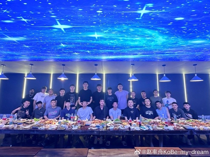 趙率舟：青春本就是馬不停蹄的遇見和分別 希望大家都會(huì)越來越好
