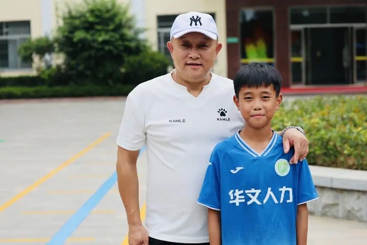 記者：泰安9歲足球小將錢俊澤被魯能泰山足校選中，綜合評(píng)分L5