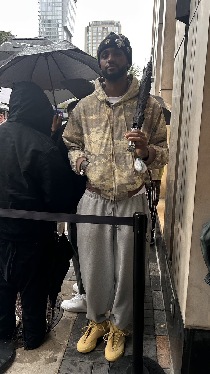 表兄弟不安排一下？沃克前一天晚上開始排隊購買亞歷山大的簽名鞋