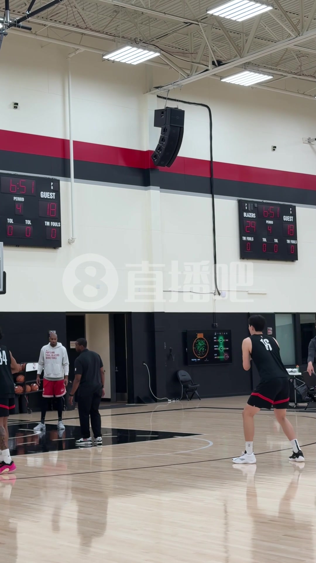 今天練三分球??小吧現場直擊楊瀚森訓練 與前青島外援里斯一組